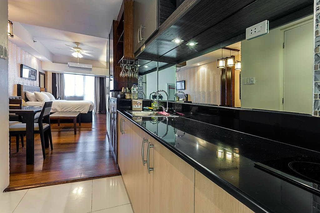 Relaxing Wind Apartment Tagaytay City Exterior photo